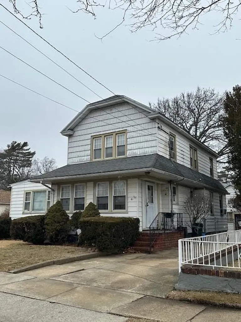 61 W Euclid Street Valley Stream NY 11580