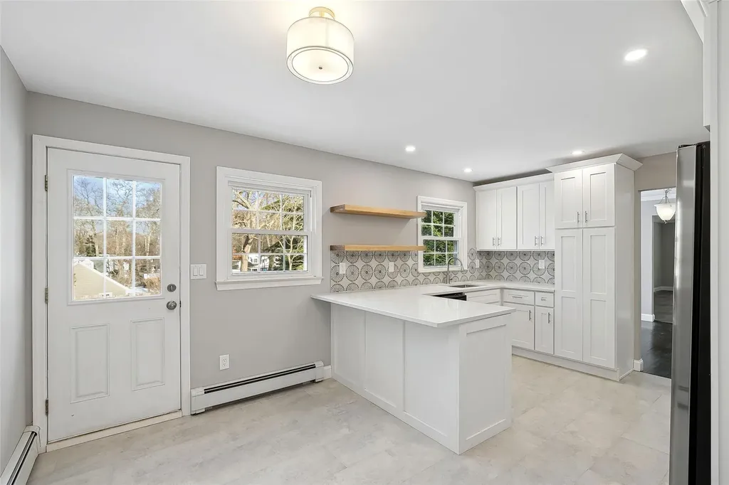 15 Kemswick Drive Stony Brook NY 11790