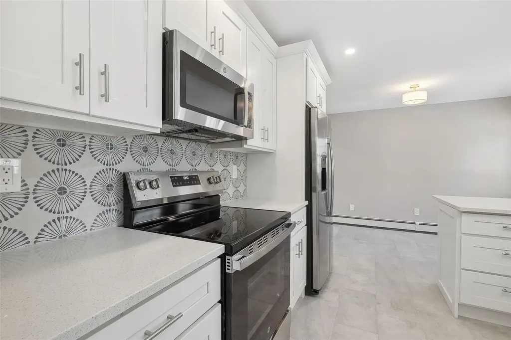 15 Kemswick Drive Stony Brook NY 11790