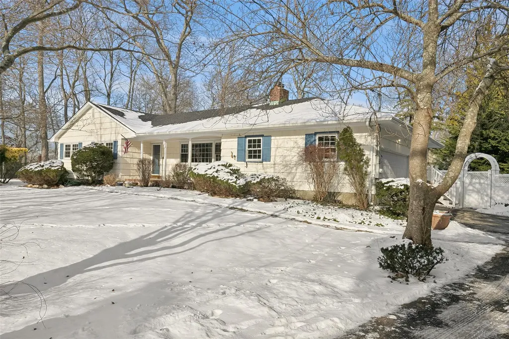 15 Kemswick Drive Stony Brook NY 11790