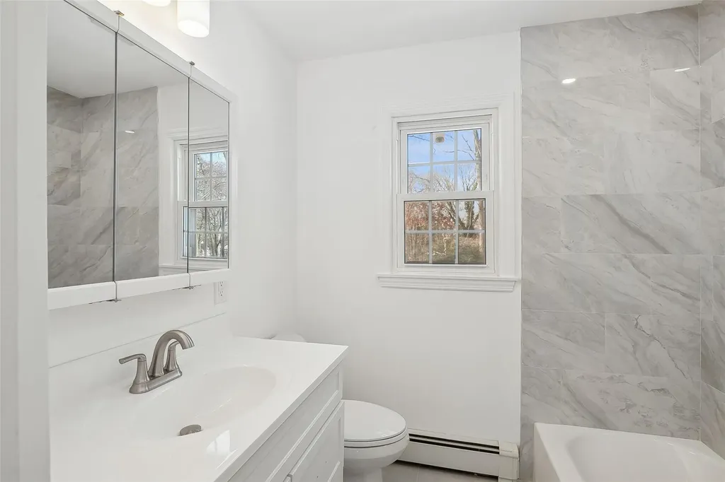 15 Kemswick Drive Stony Brook NY 11790