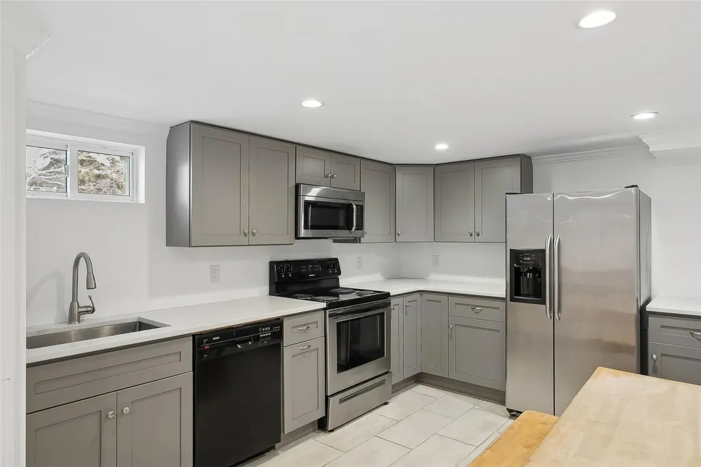 15 Kemswick Drive Stony Brook NY 11790