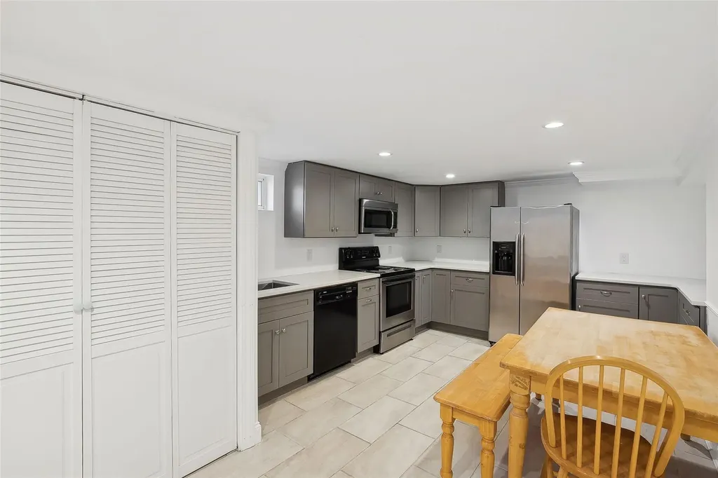 15 Kemswick Drive Stony Brook NY 11790