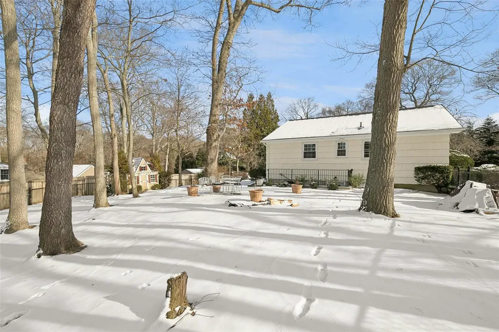 15 Kemswick Drive Stony Brook NY 11790