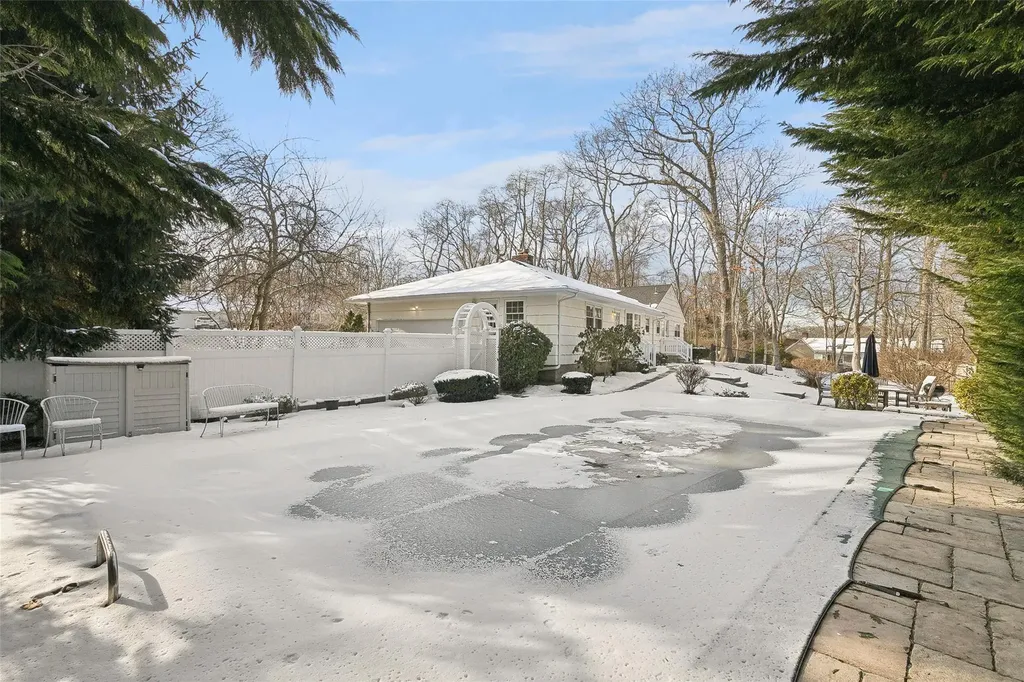15 Kemswick Drive Stony Brook NY 11790