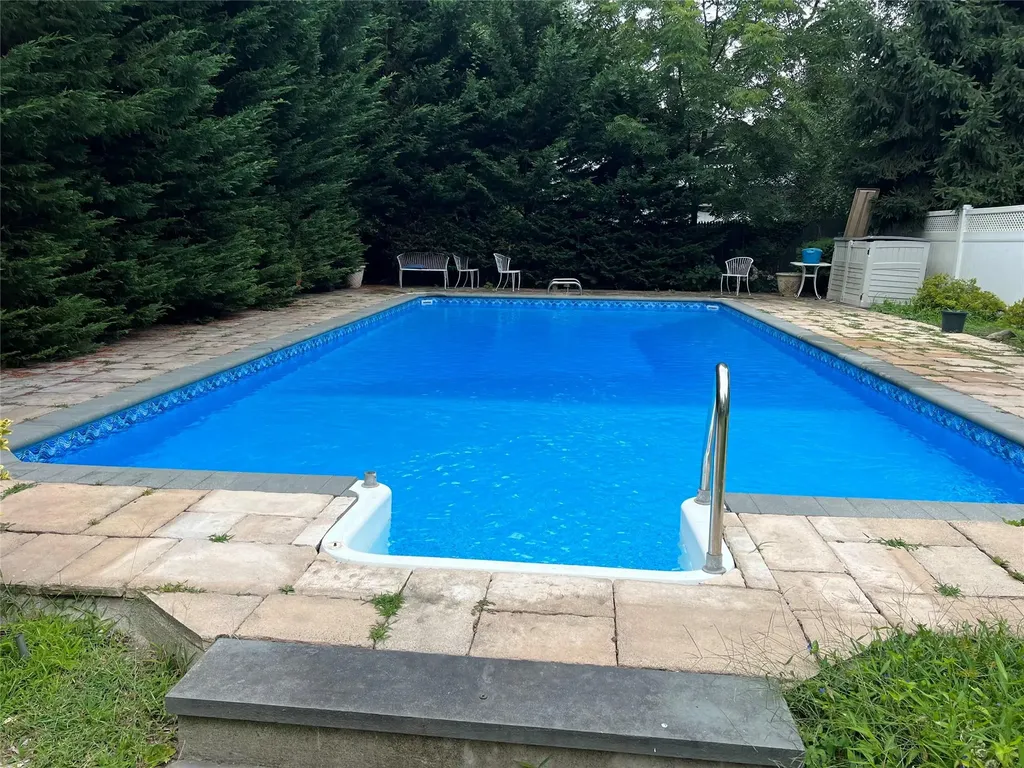 15 Kemswick Drive Stony Brook NY 11790