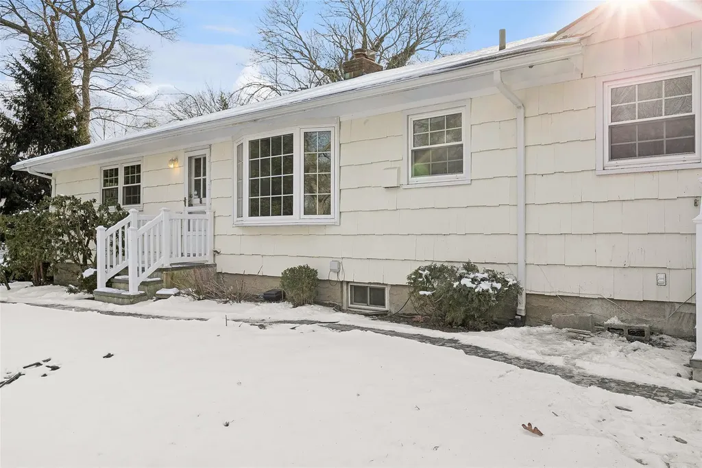 15 Kemswick Drive Stony Brook NY 11790