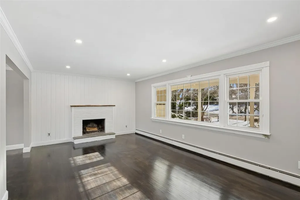 15 Kemswick Drive Stony Brook NY 11790