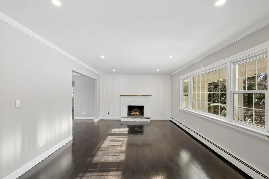 15 Kemswick Drive Stony Brook NY 11790