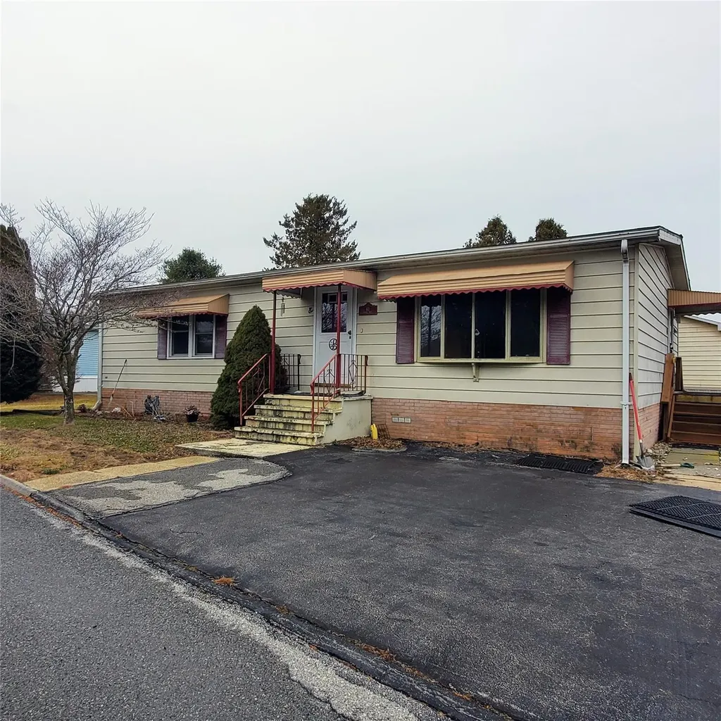61 Kens Way Hyde Park NY 12538