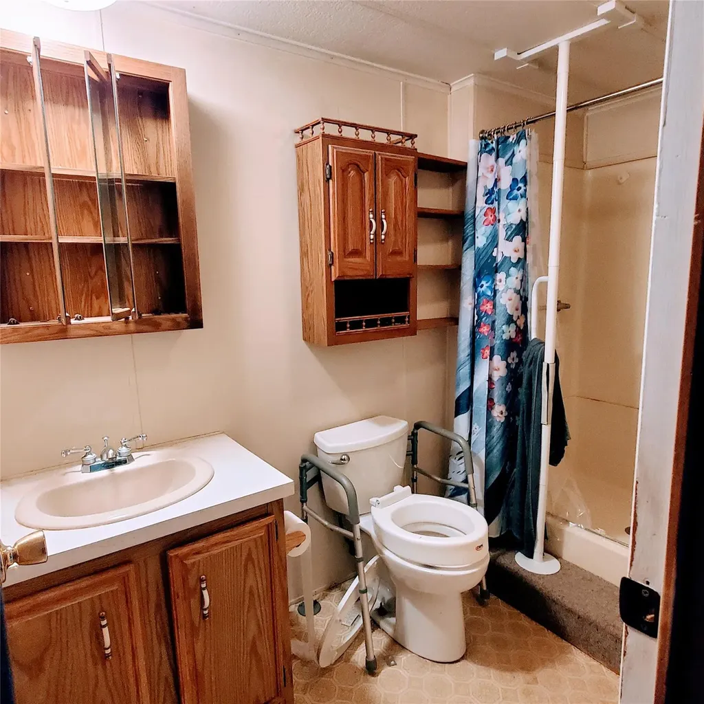 61 Kens Way Hyde Park NY 12538