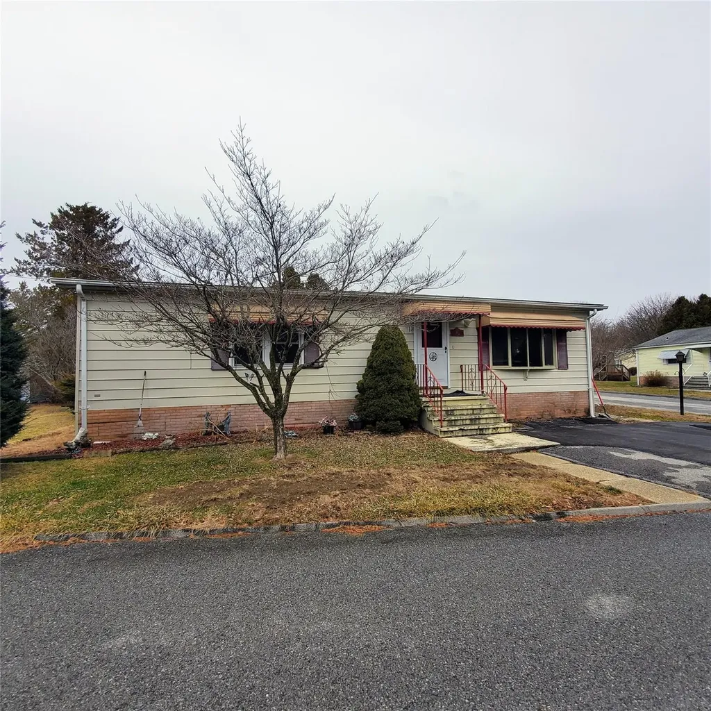61 Kens Way Hyde Park NY 12538