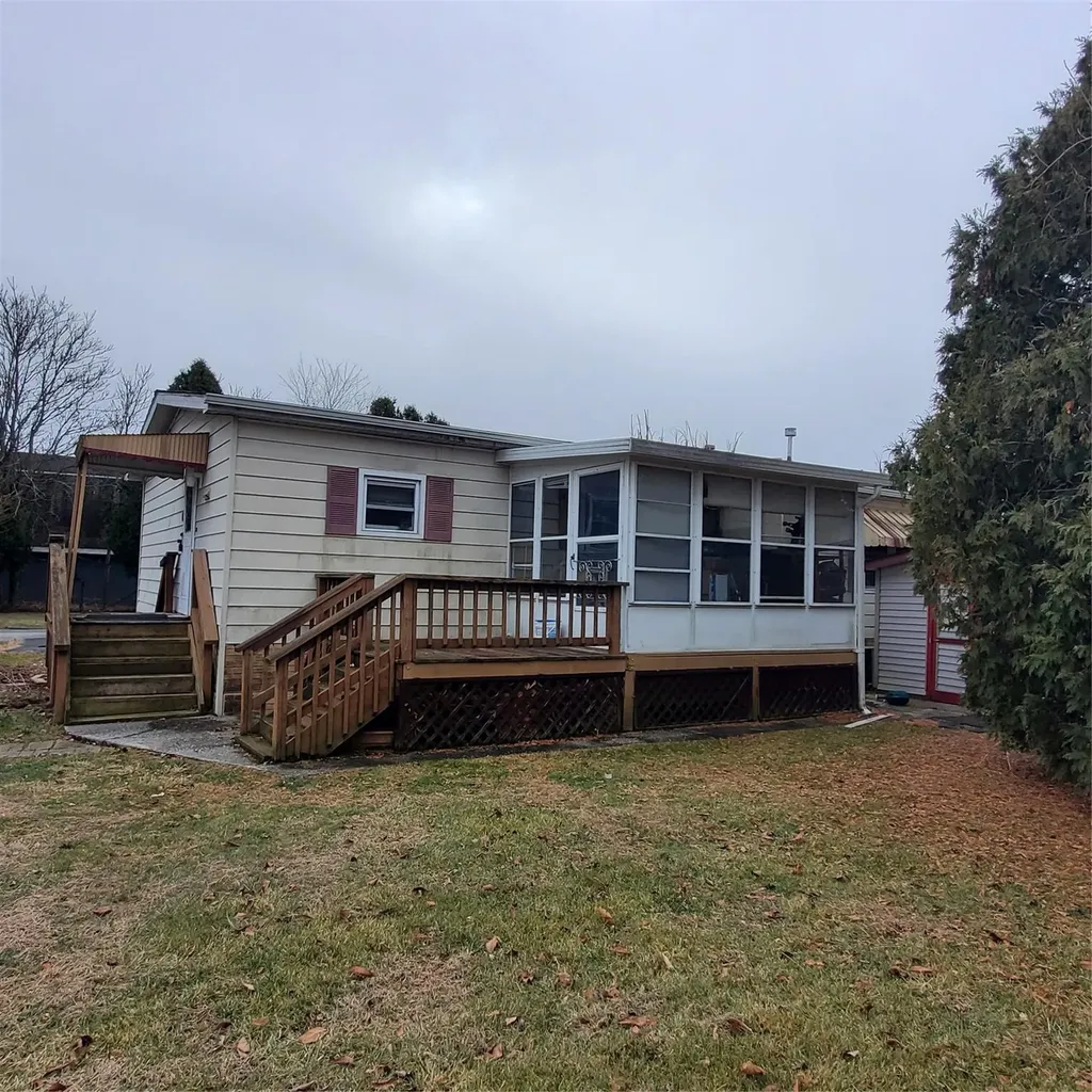 61 Kens Way Hyde Park NY 12538