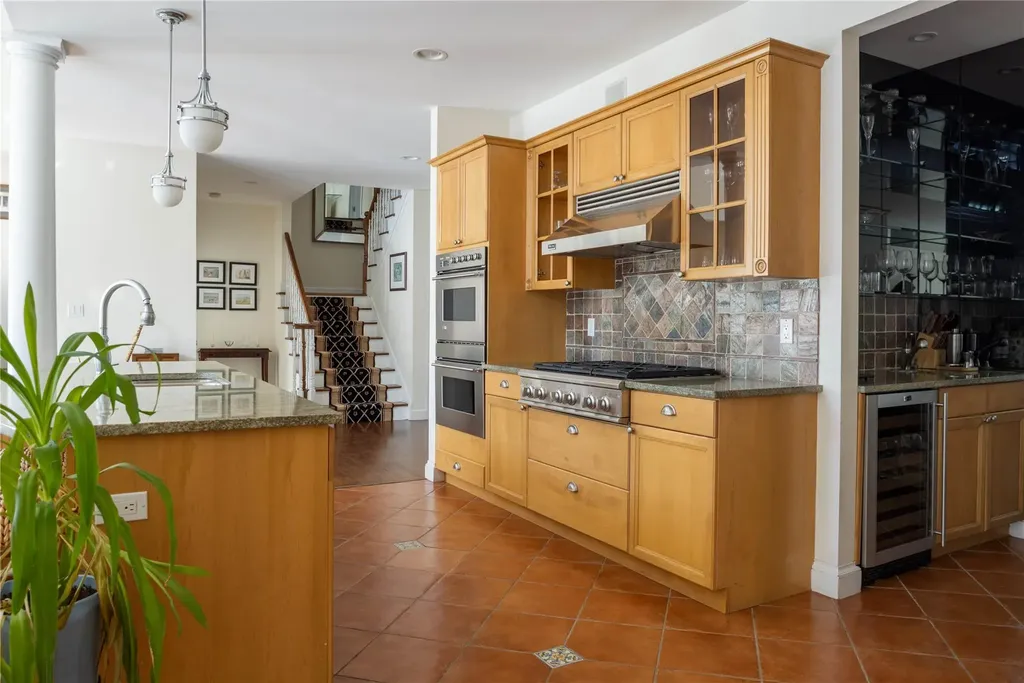 16 Turtle Pond Road Southampton NY 11968