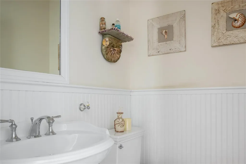 16 Turtle Pond Road Southampton NY 11968