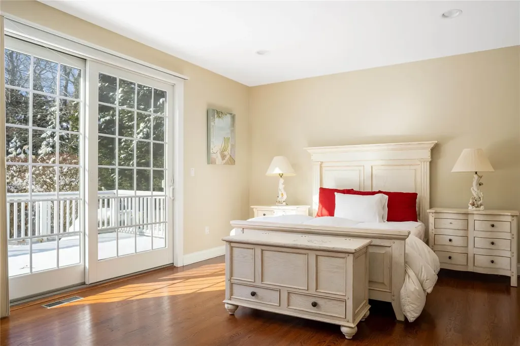 16 Turtle Pond Road Southampton NY 11968