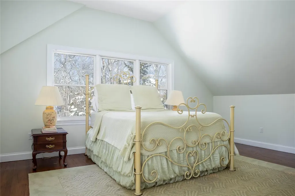 16 Turtle Pond Road Southampton NY 11968