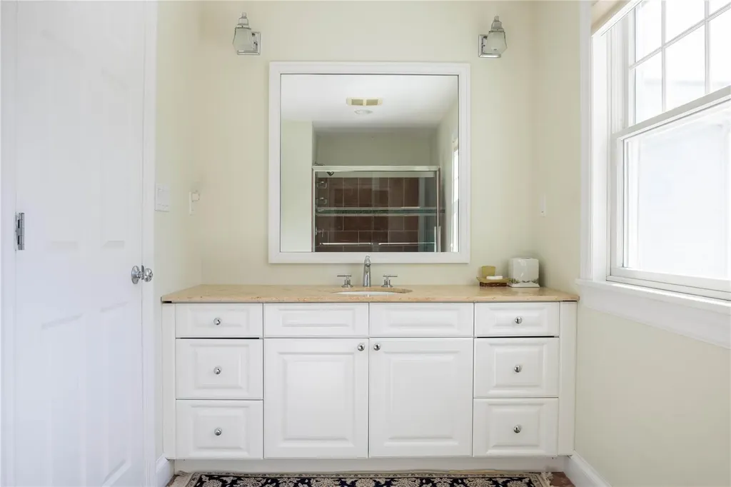 16 Turtle Pond Road Southampton NY 11968