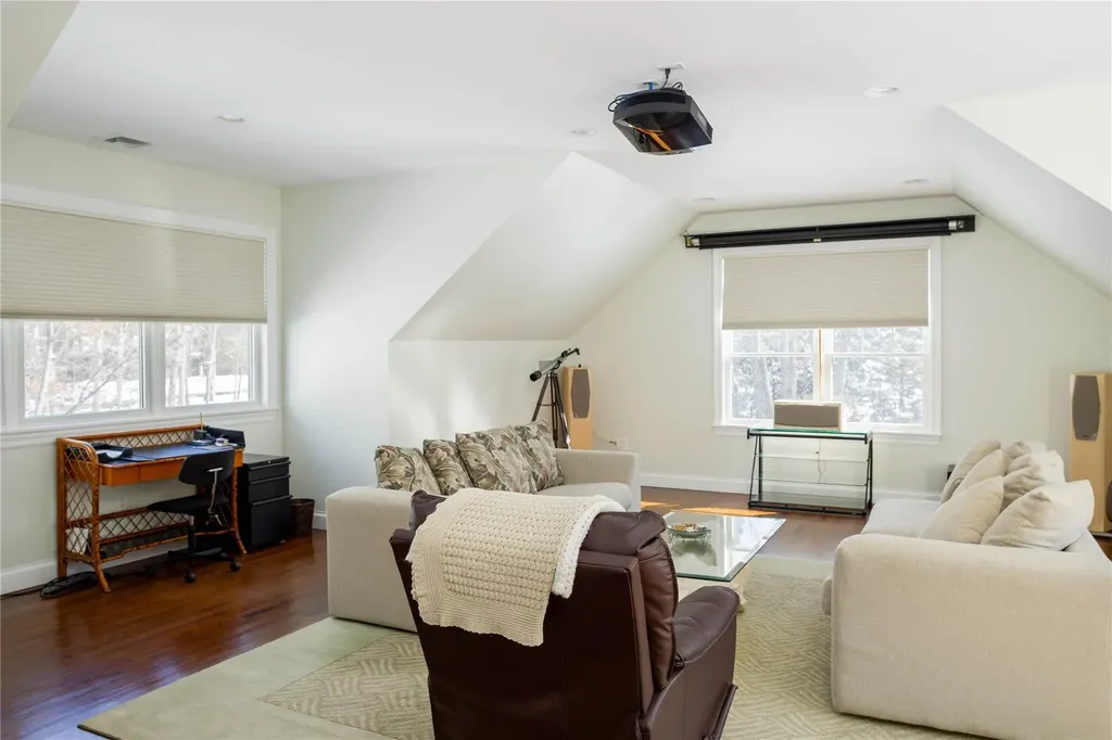 16 Turtle Pond Road Southampton NY 11968
