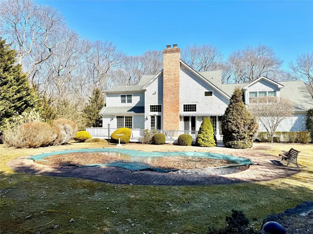 16 Turtle Pond Road Southampton NY 11968
