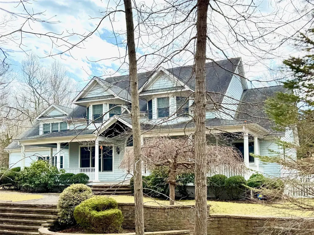 16 Turtle Pond Road Southampton NY 11968