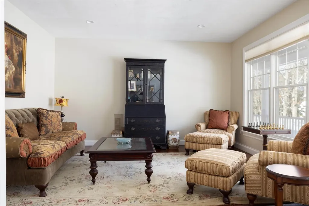16 Turtle Pond Road Southampton NY 11968