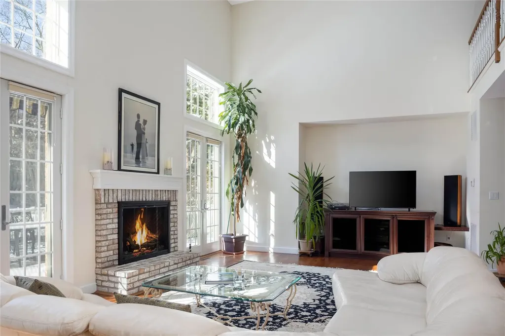 16 Turtle Pond Road Southampton NY 11968