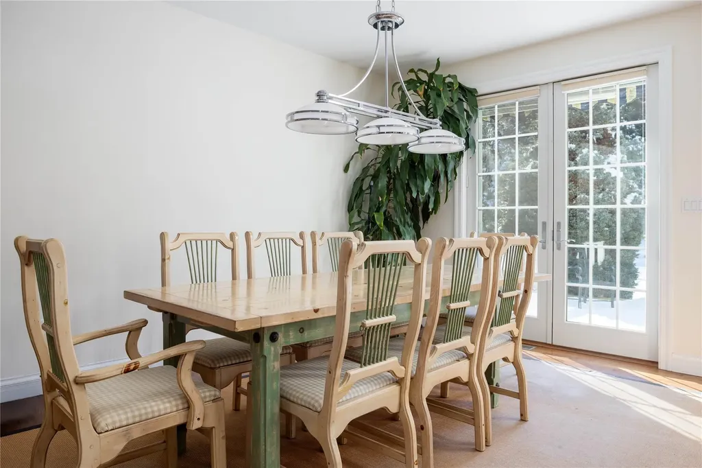 16 Turtle Pond Road Southampton NY 11968