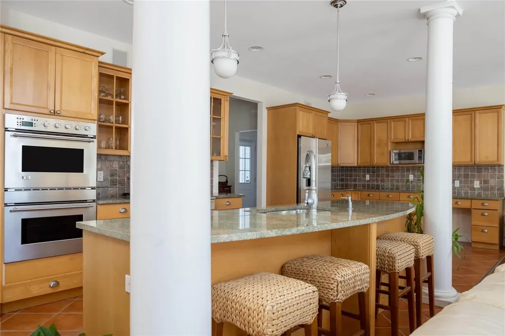 16 Turtle Pond Road Southampton NY 11968