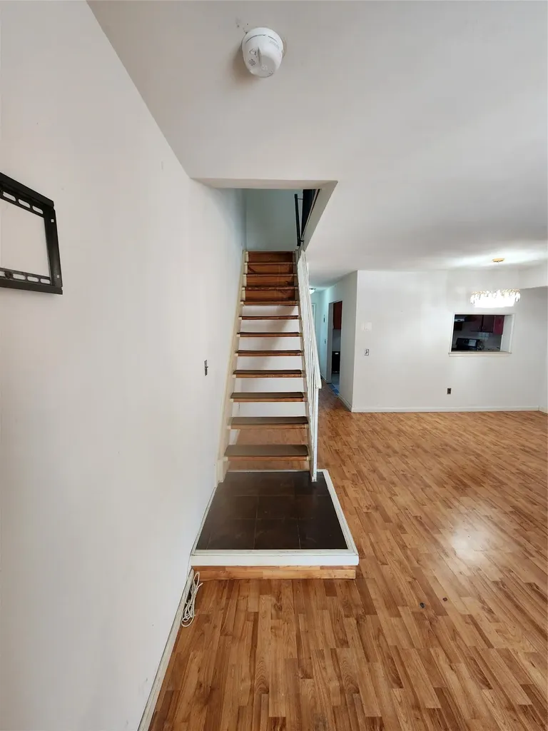 73 Amity Place Staten Island NY 10303