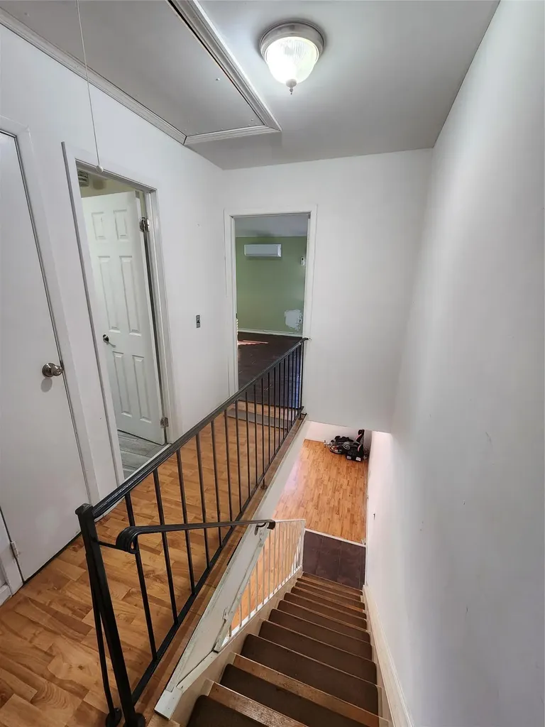73 Amity Place Staten Island NY 10303
