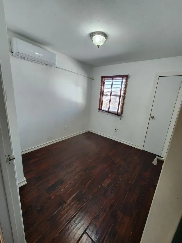 73 Amity Place Staten Island NY 10303