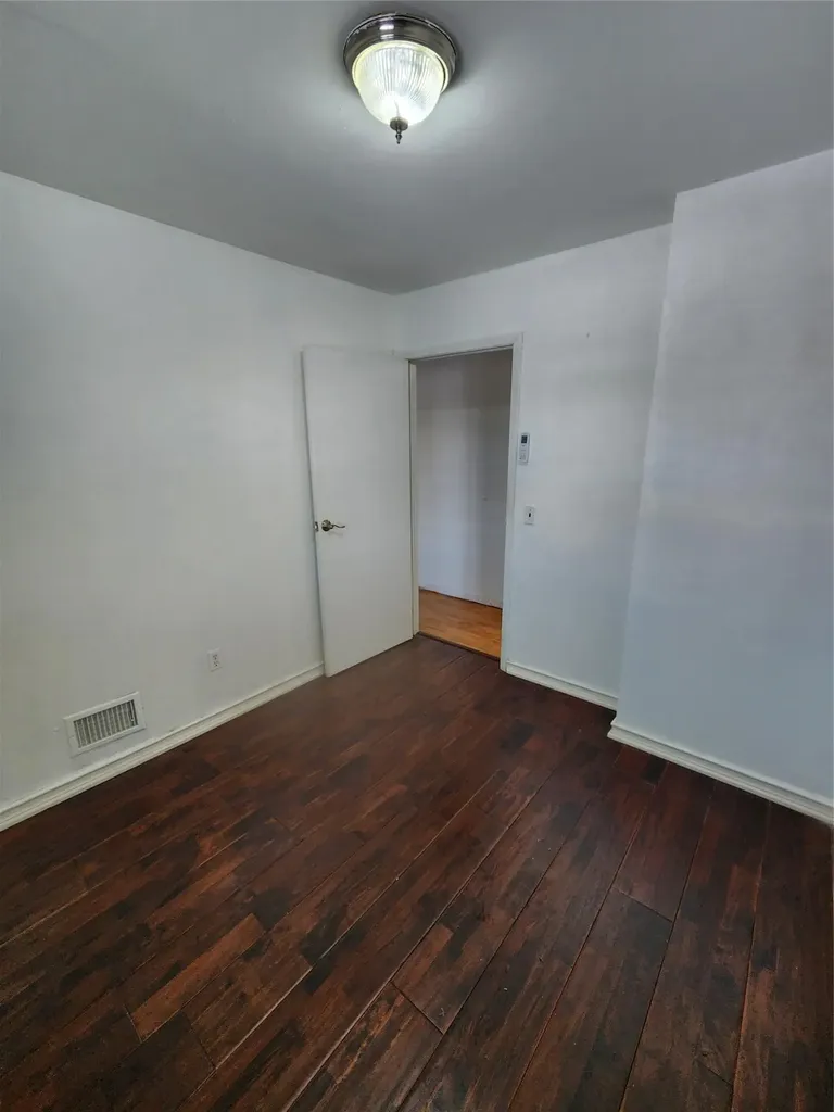 73 Amity Place Staten Island NY 10303