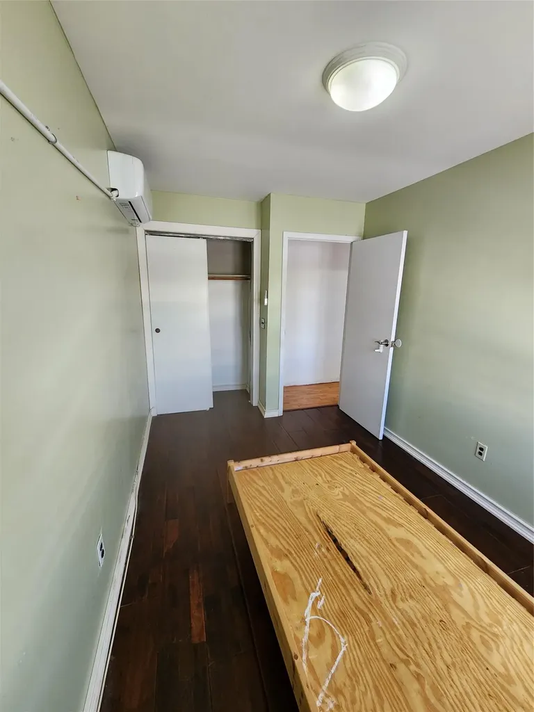 73 Amity Place Staten Island NY 10303