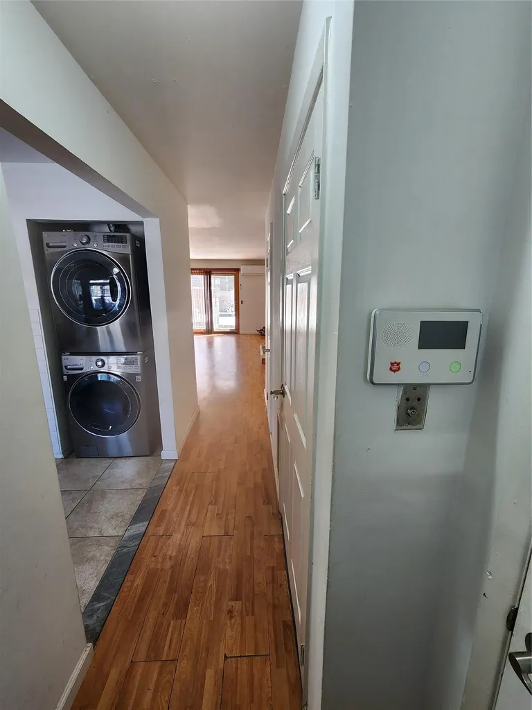 73 Amity Place Staten Island NY 10303