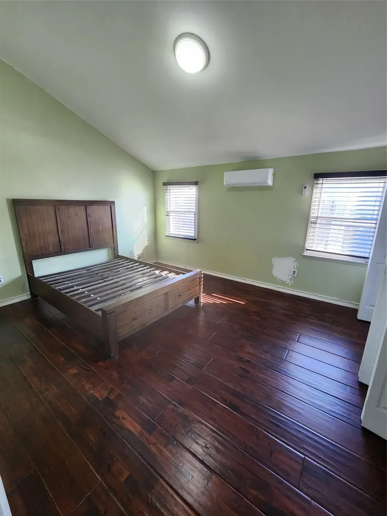 73 Amity Place Staten Island NY 10303