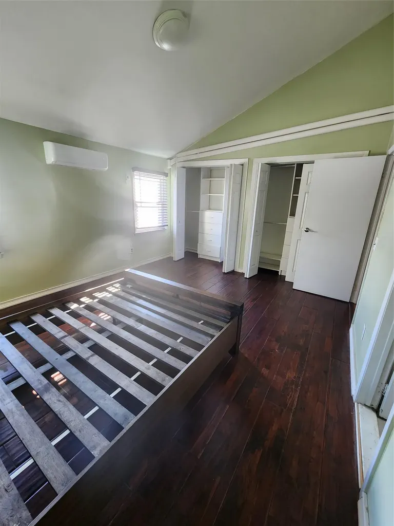 73 Amity Place Staten Island NY 10303