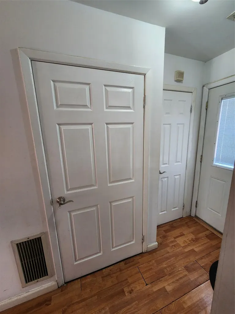 73 Amity Place Staten Island NY 10303