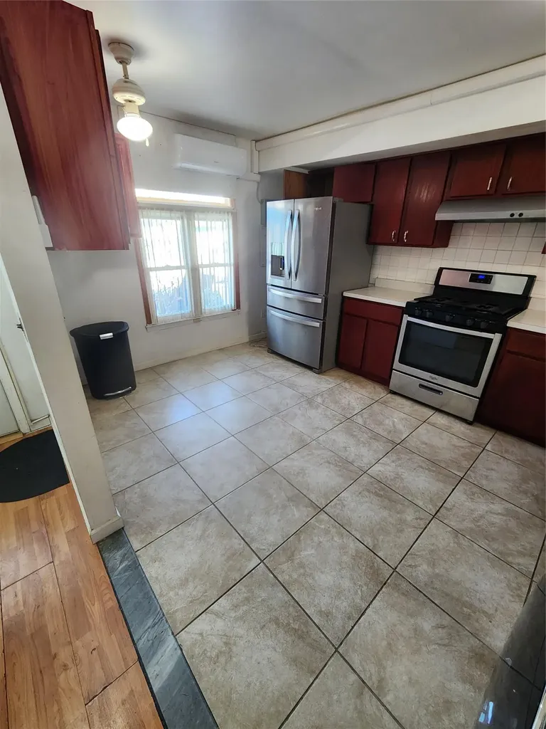 73 Amity Place Staten Island NY 10303