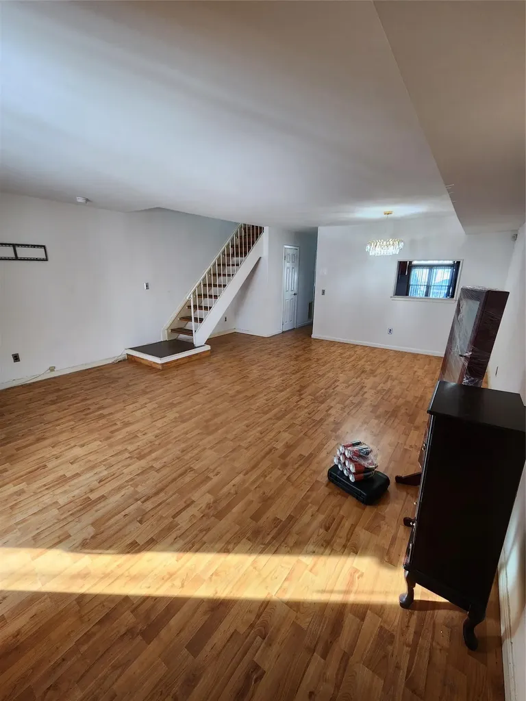 73 Amity Place Staten Island NY 10303