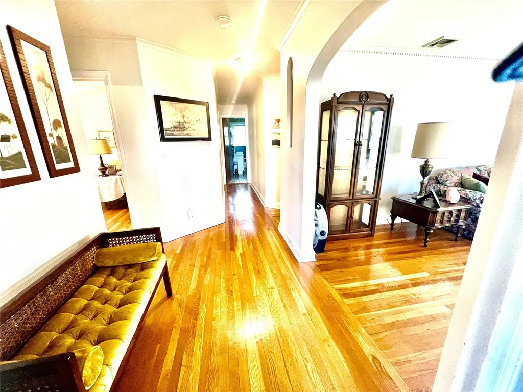 1691 Fenimore Road Hewlett NY 11557
