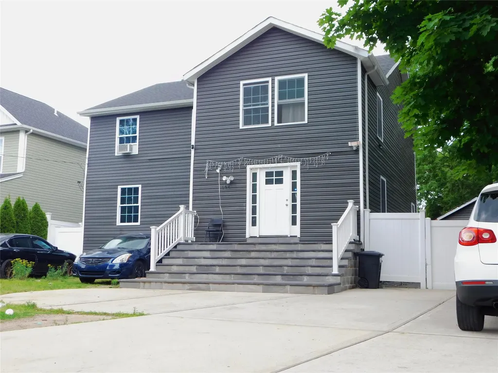 154 Gordon Avenue West Babylon NY 11704