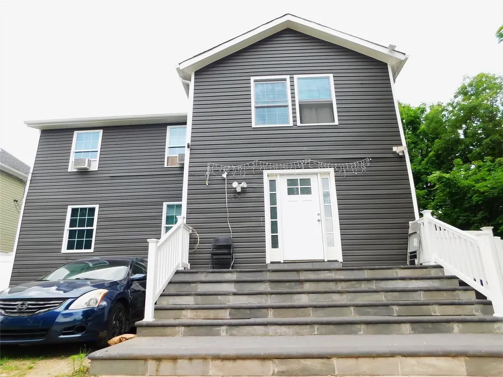 154 Gordon Avenue West Babylon NY 11704