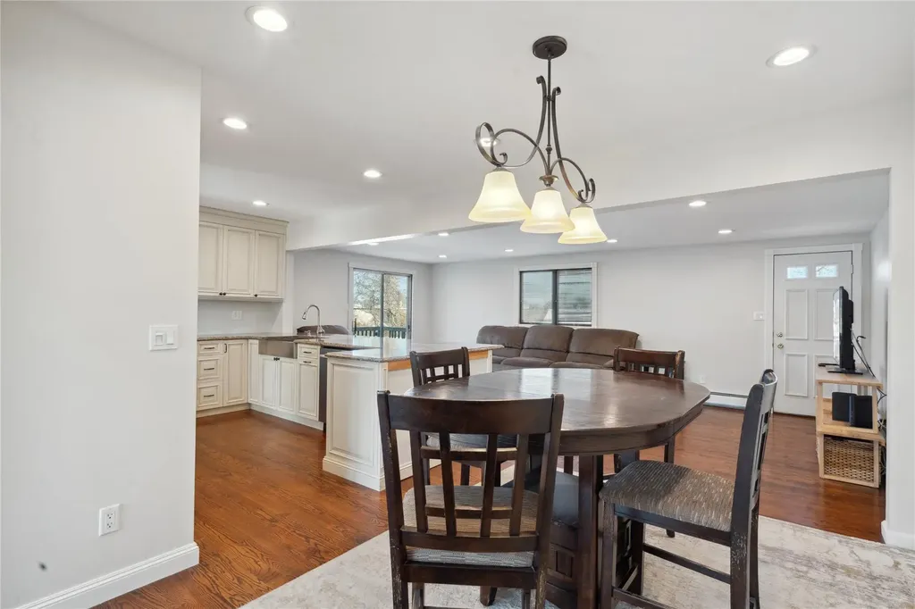 135 Headline Road Deer Park NY 11729