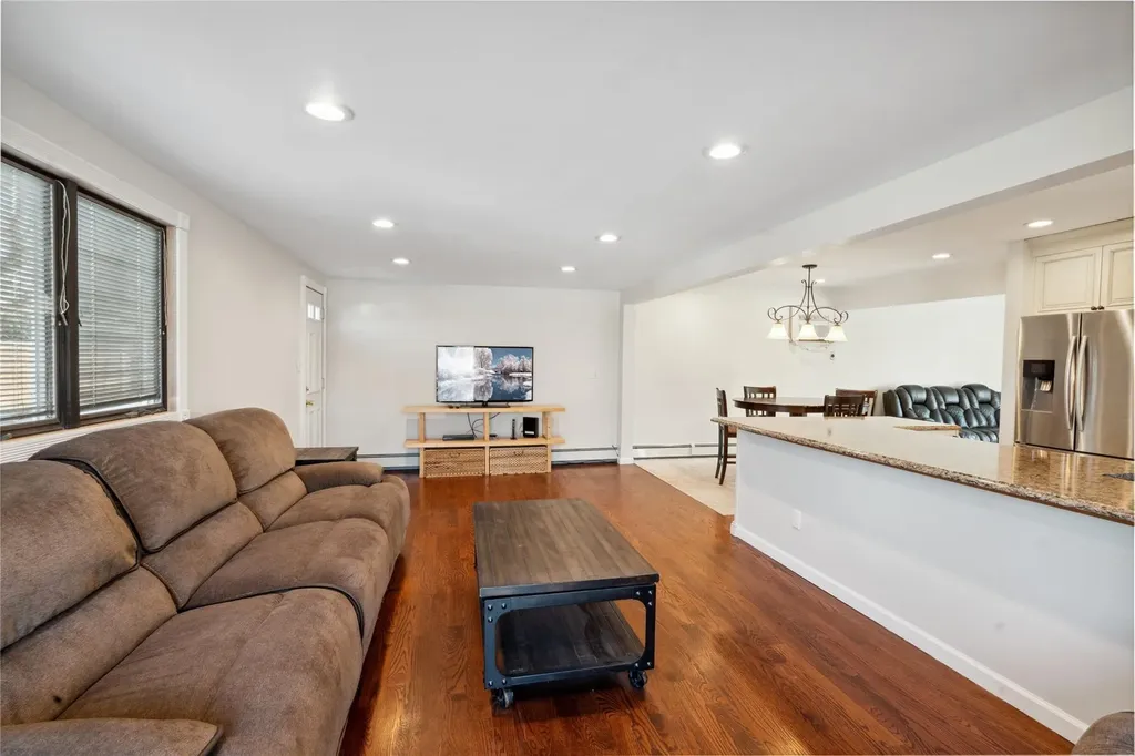 135 Headline Road Deer Park NY 11729