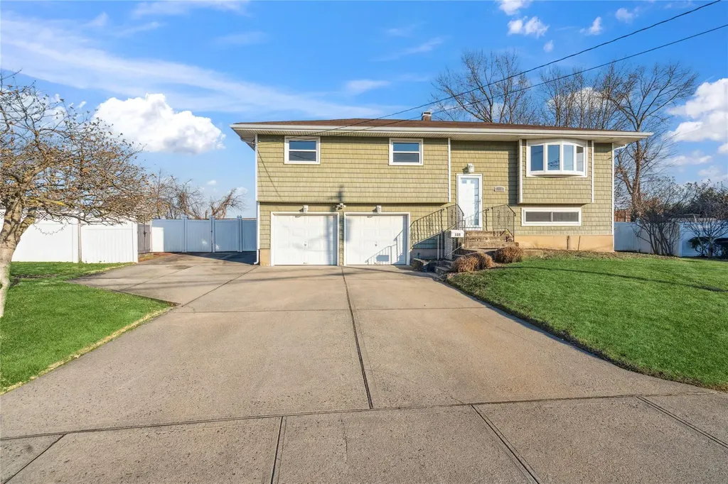135 Headline Road Deer Park NY 11729