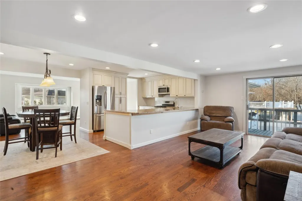 135 Headline Road Deer Park NY 11729