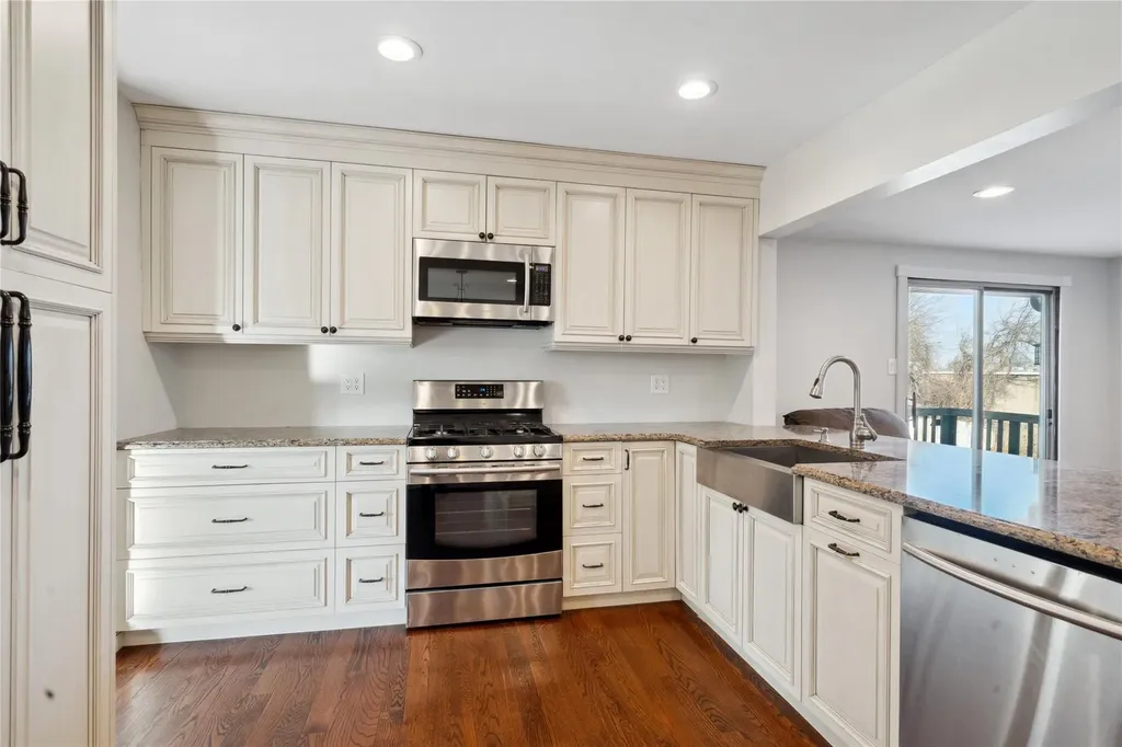 135 Headline Road Deer Park NY 11729