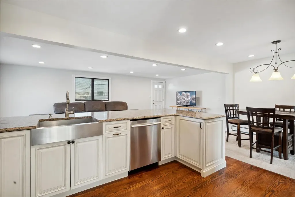 135 Headline Road Deer Park NY 11729