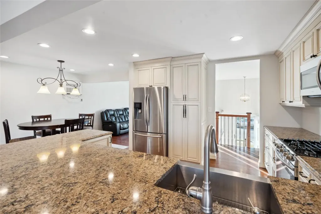 135 Headline Road Deer Park NY 11729